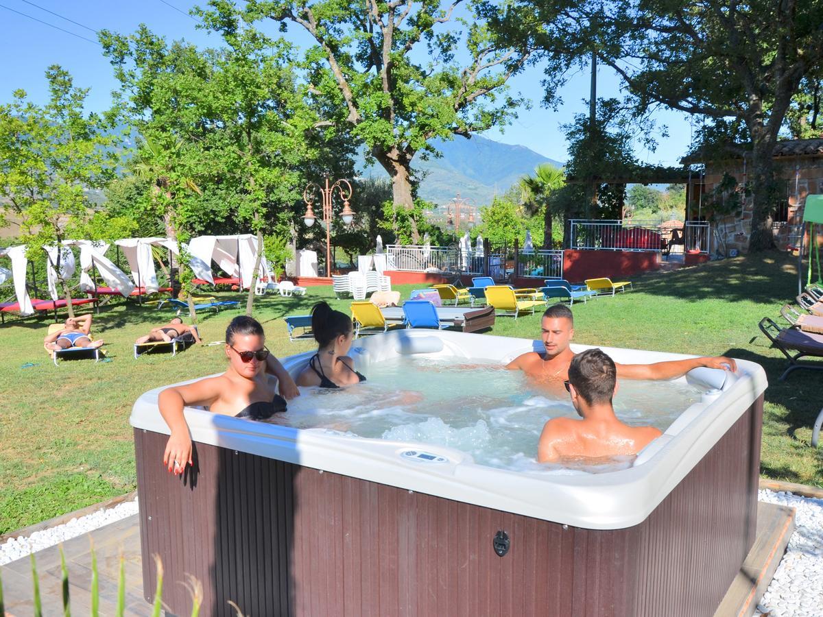Resort Le Parisien Montecorvino Pugliano Exterior photo