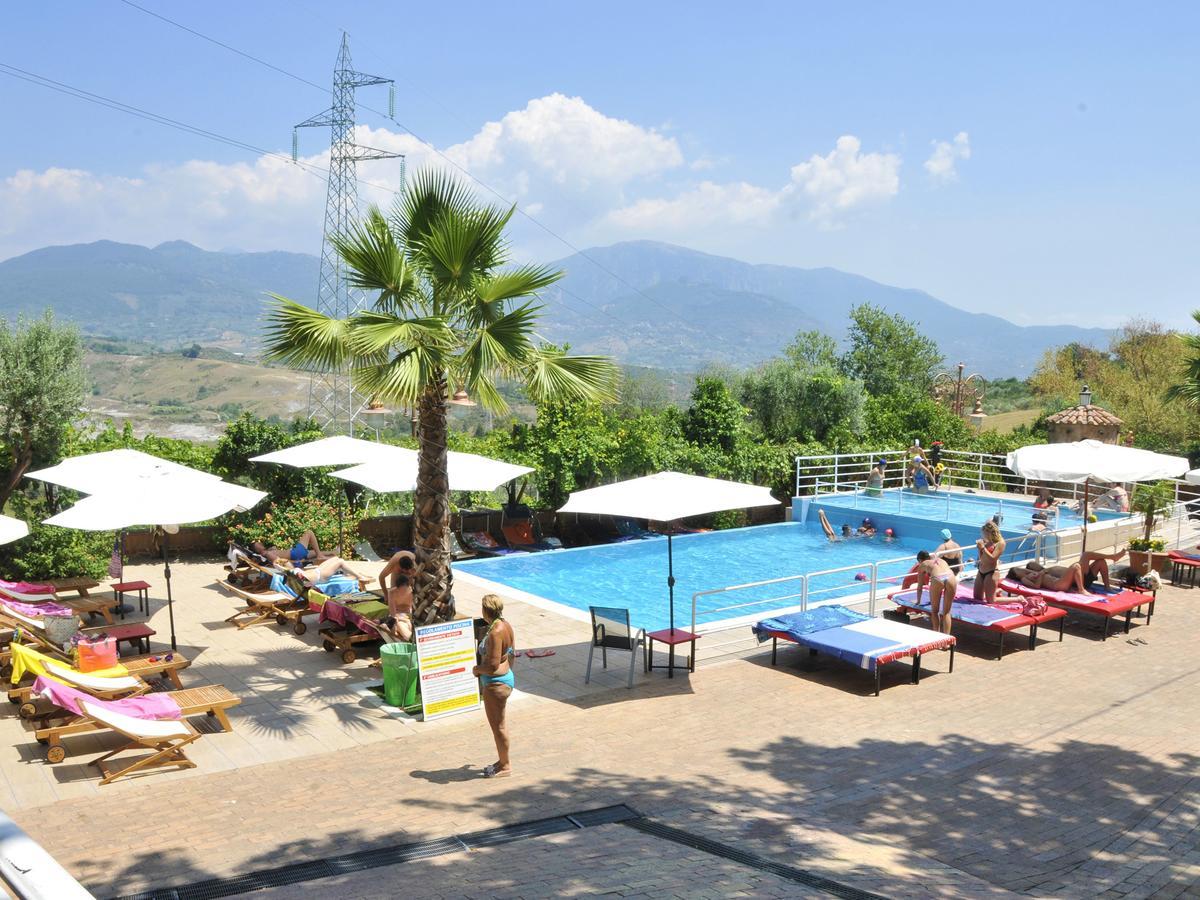 Resort Le Parisien Montecorvino Pugliano Exterior photo
