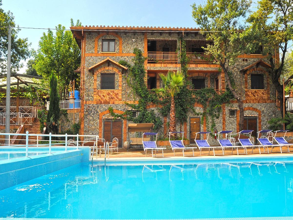 Resort Le Parisien Montecorvino Pugliano Exterior photo